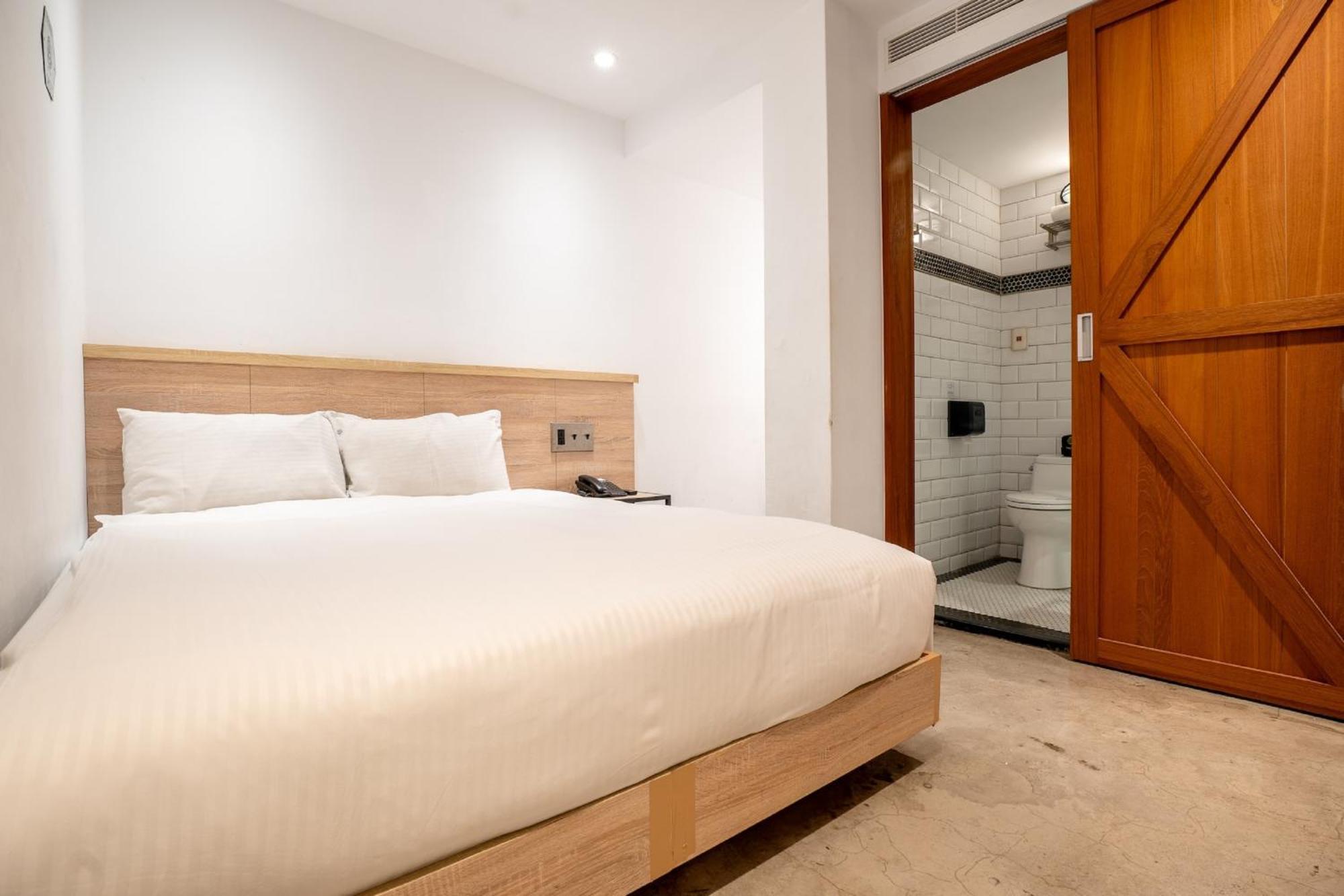 Chase Hotel Тайчжун Экстерьер фото